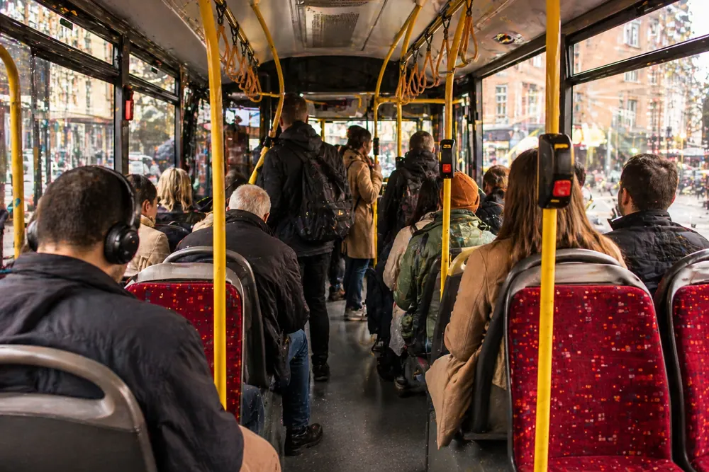 Minst 28 omkom i bussolycka