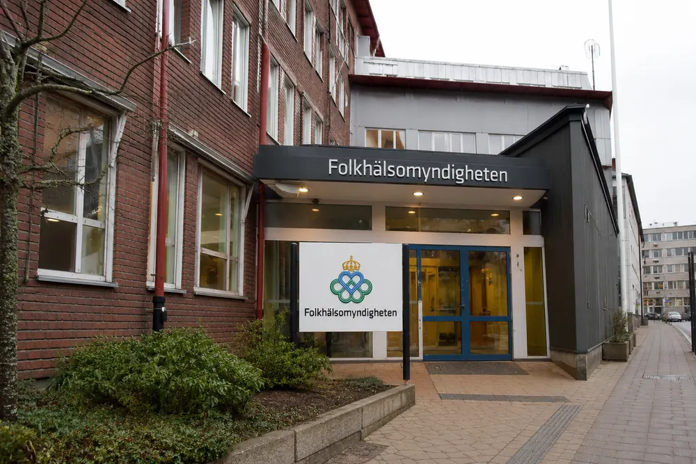 Folkhälsomyndigheten varnar för risker i helgens hetta