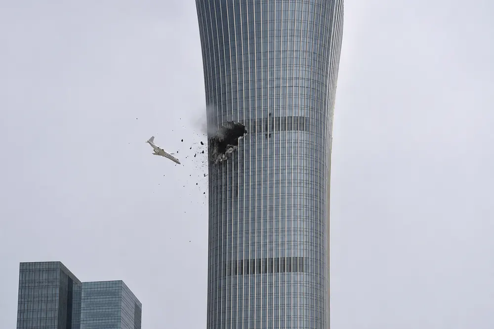 Litet flygplan kraschade in i Pekings högsta skyskrapa