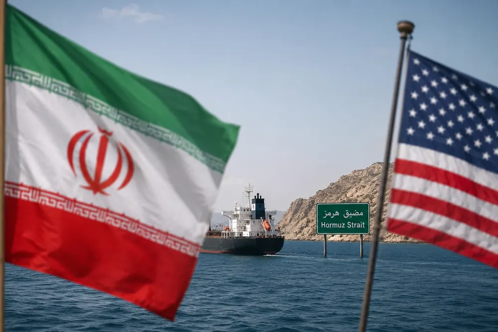 JD Vance varnar Iran efter attack i Hormuzsundet