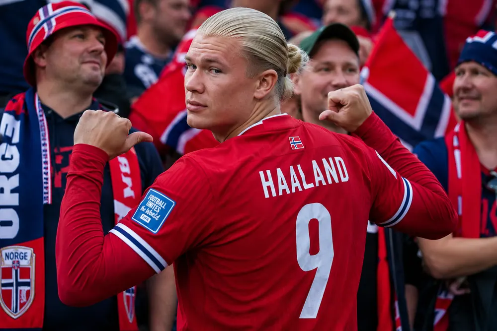 Tatum dyker upp – utklädd till Haaland