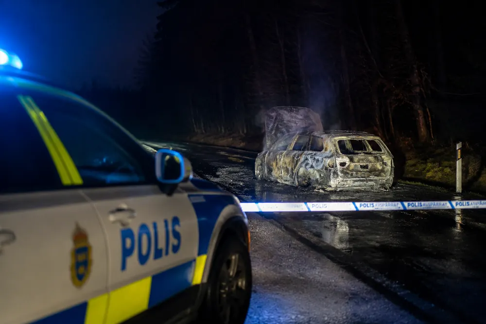 Död person hittad i brinnande bil utreds mord