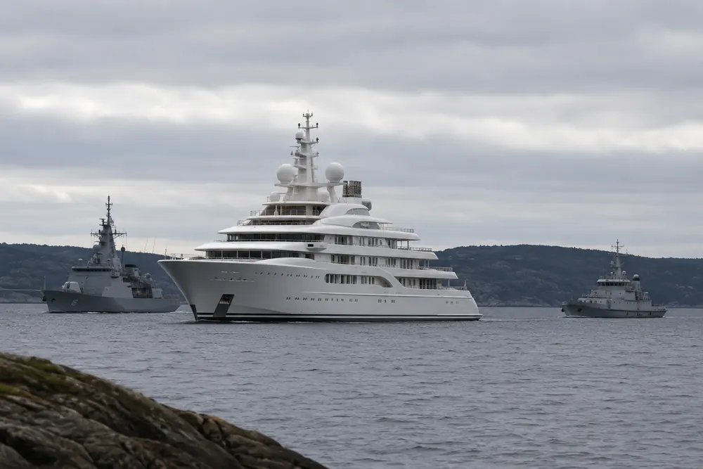 Putins utpekade lyxyacht siktad vid Göteborg