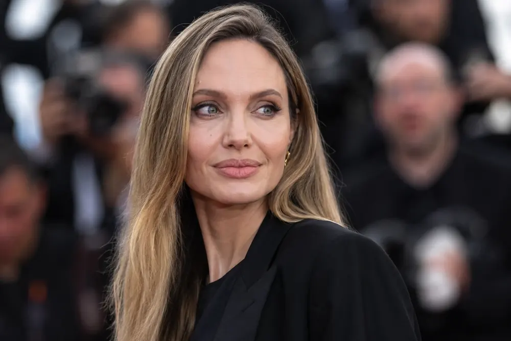 Angelina Jolie öppnar om tio år utan dejter