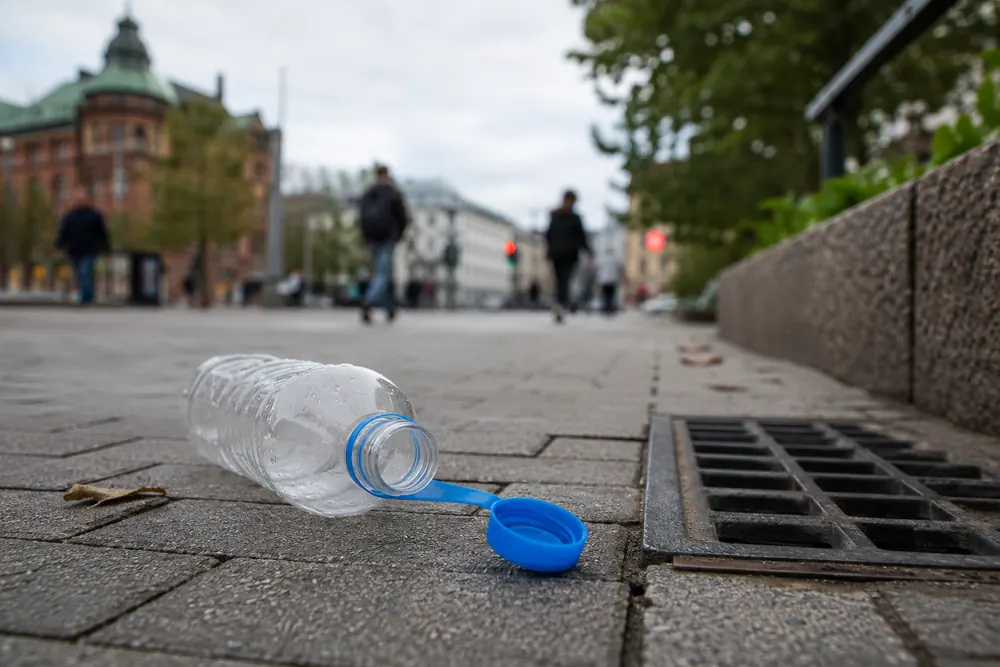 Färre plastkorkar hittas i svenska stadsmiljöer