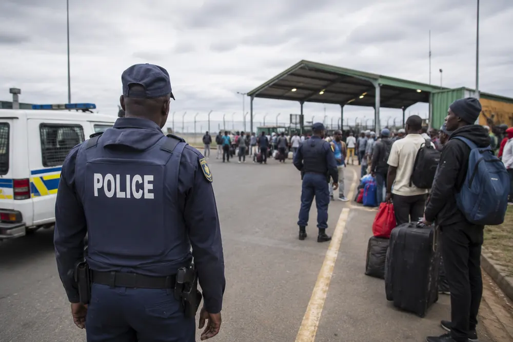 Polis förstärker insatser efter hot mot migranter