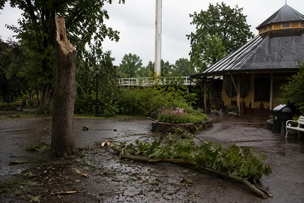 Tvååring kvar på sjukhus efter blixtolycka