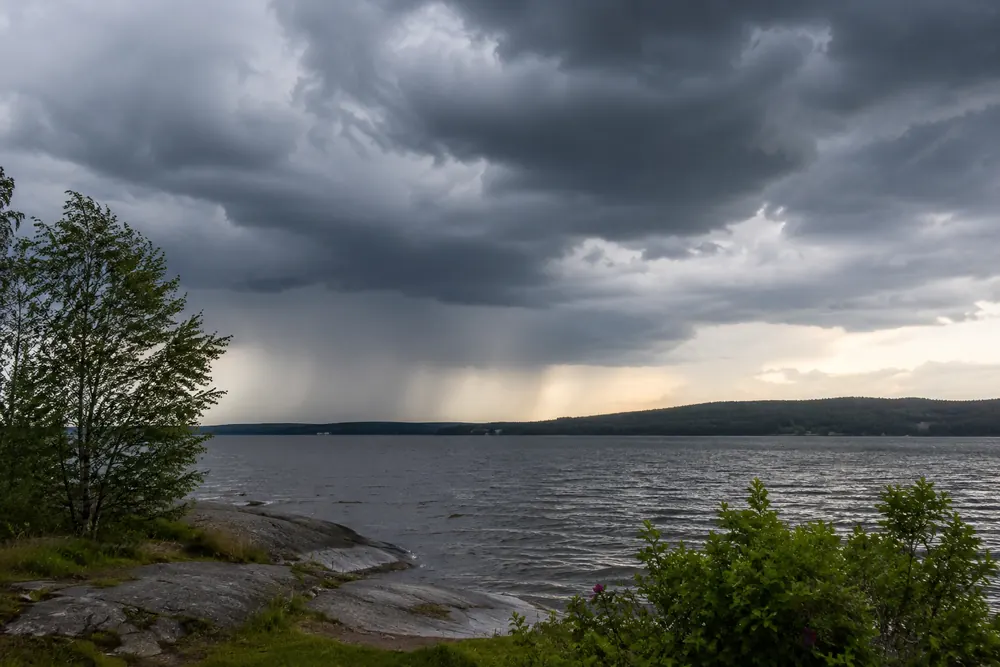 Svalare väder tar över efter helgens sommarvärme