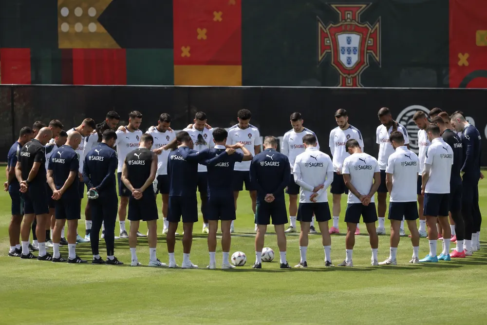 Portugals assisterande förbundskapten Ricardo Carvalho lämnar VM