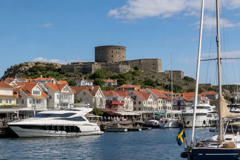 Marstrand lockar Sveriges ekonomiska elit varje sommar