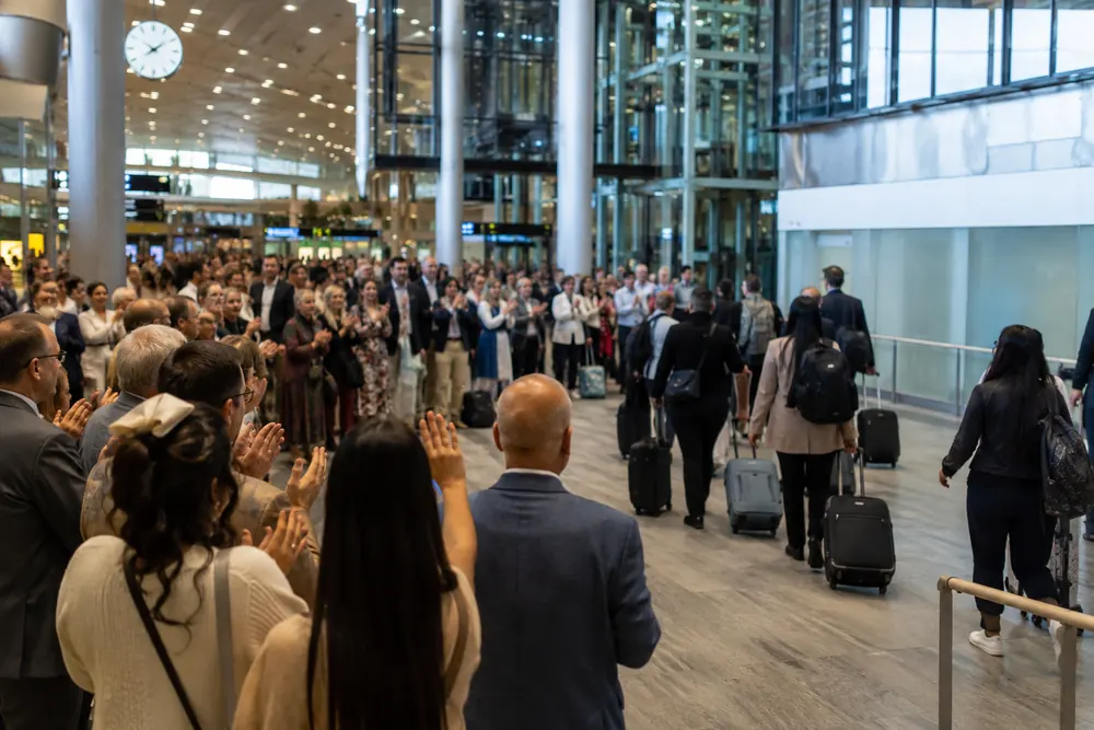 Sång på Arlanda väcker kritik från anställda