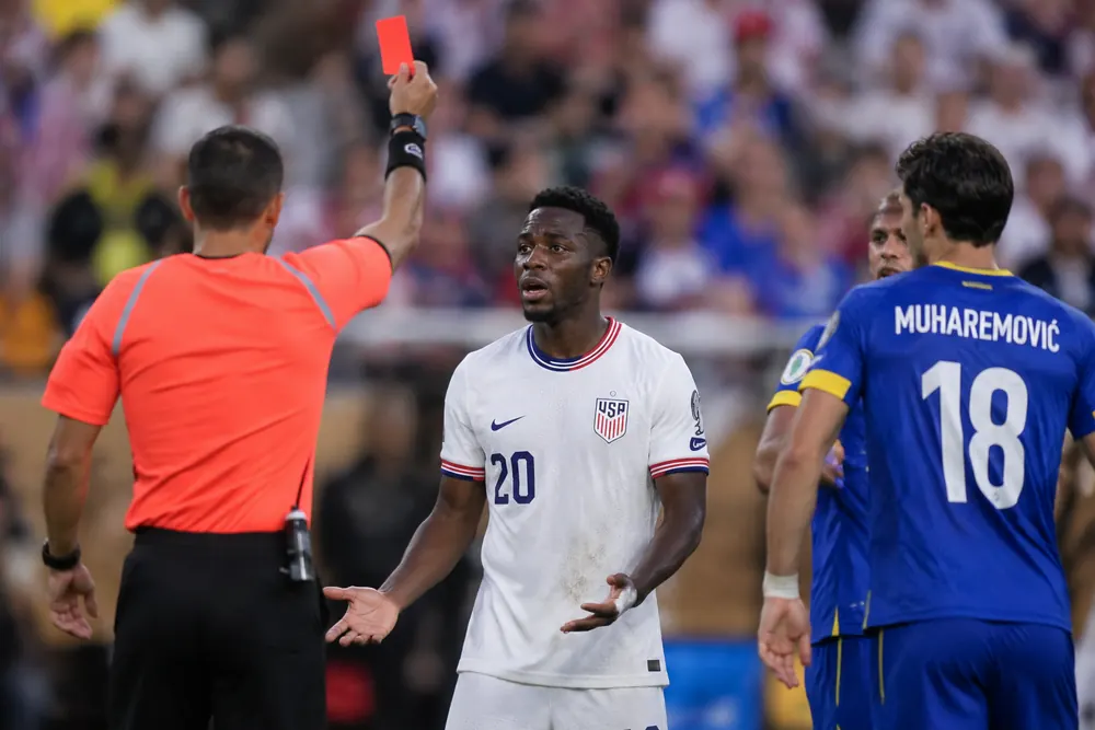 Folarin Balogun utvisad i USA-seger