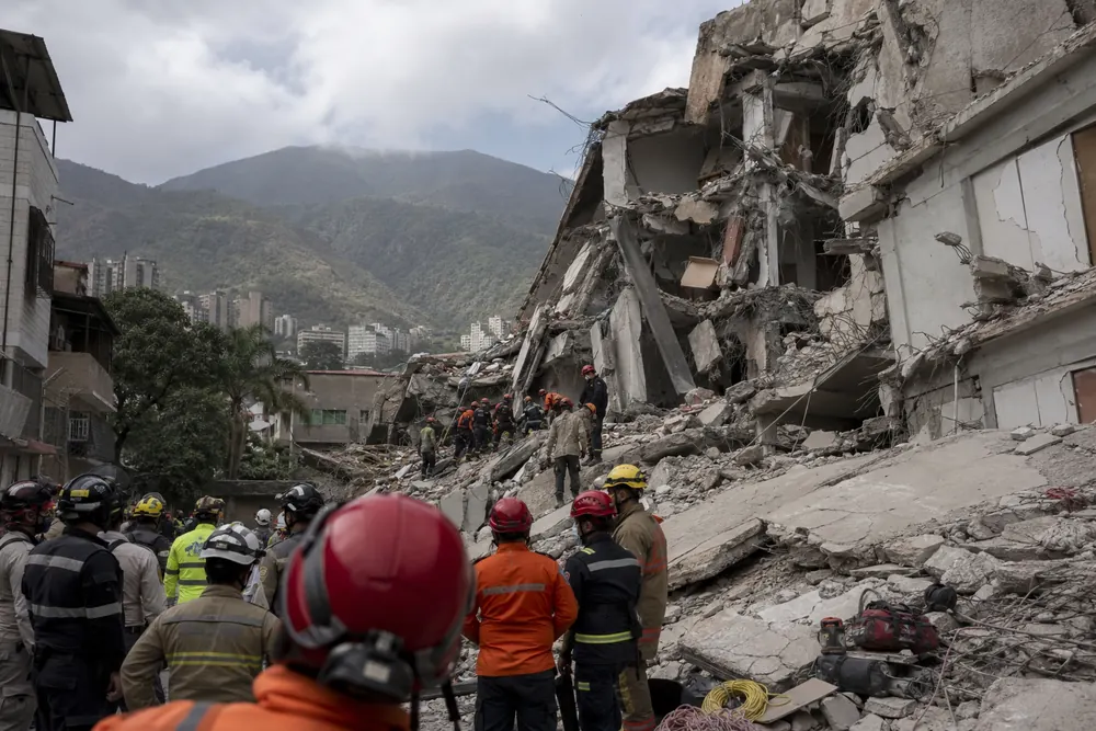 Räddningsinsats pågår för instängd man i Venezuela