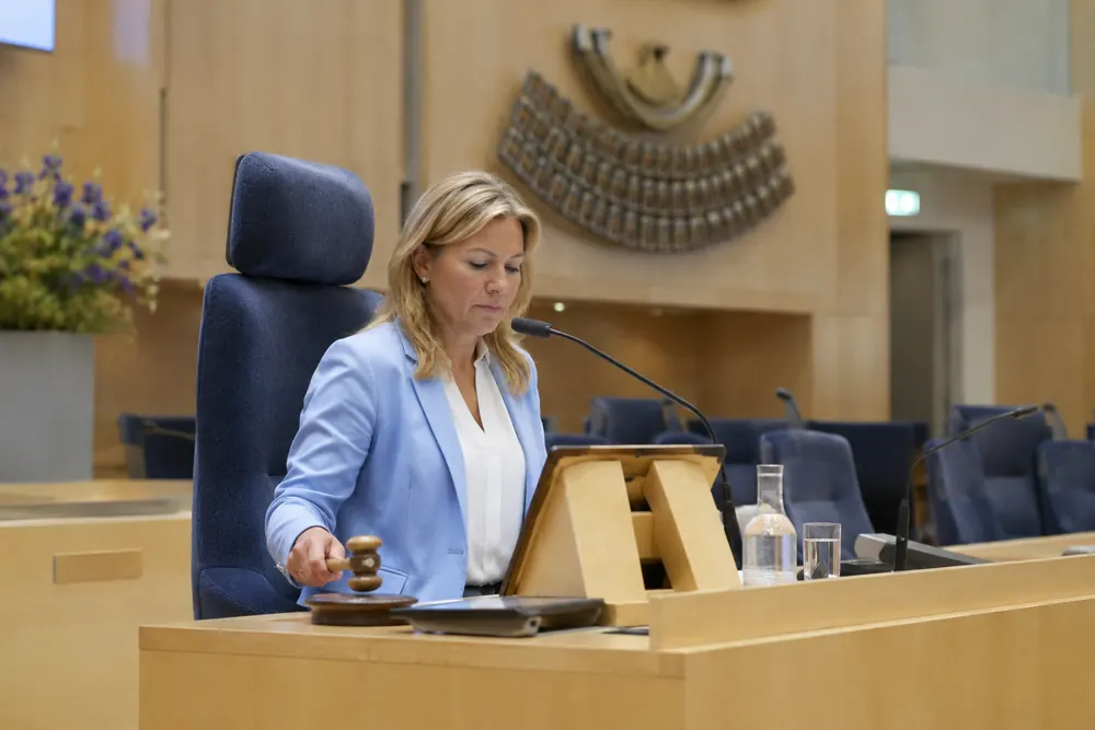 Julia Kronlid håller riksdagens kortaste sommarsammanträden