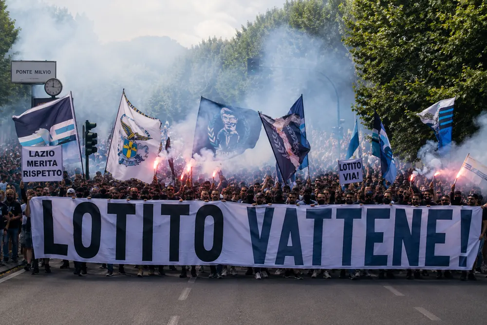 Stor demonstration mot Claudio Lotito i Rom