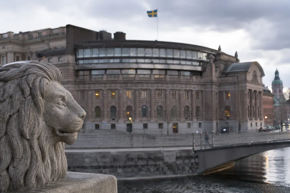 Socialdemokraterna vill samla partier om ny skatteöversyn