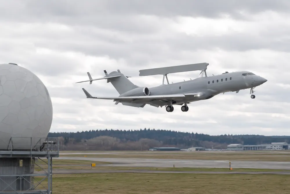 Ulf Kristersson öppnar för fler försvarsaffärer