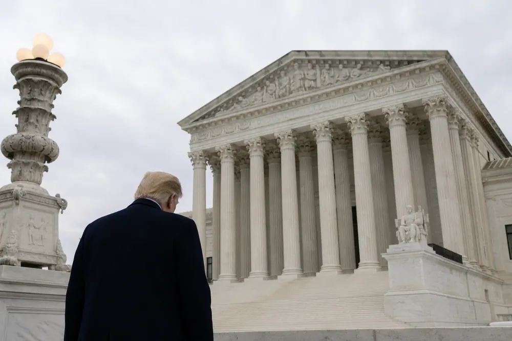 Donald Trump begär nytt uppskov med skadestånd