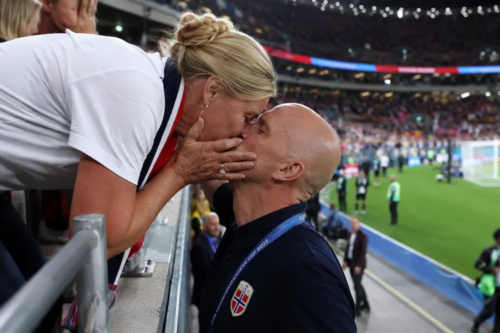 Anniken Solbakken om uppmärksammade VM-kyssen