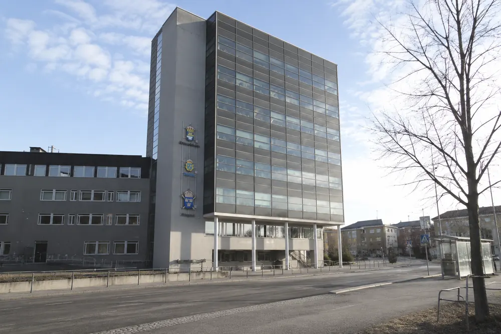 Rikspolischef Petra Lundh bryter foten missar Almedalen