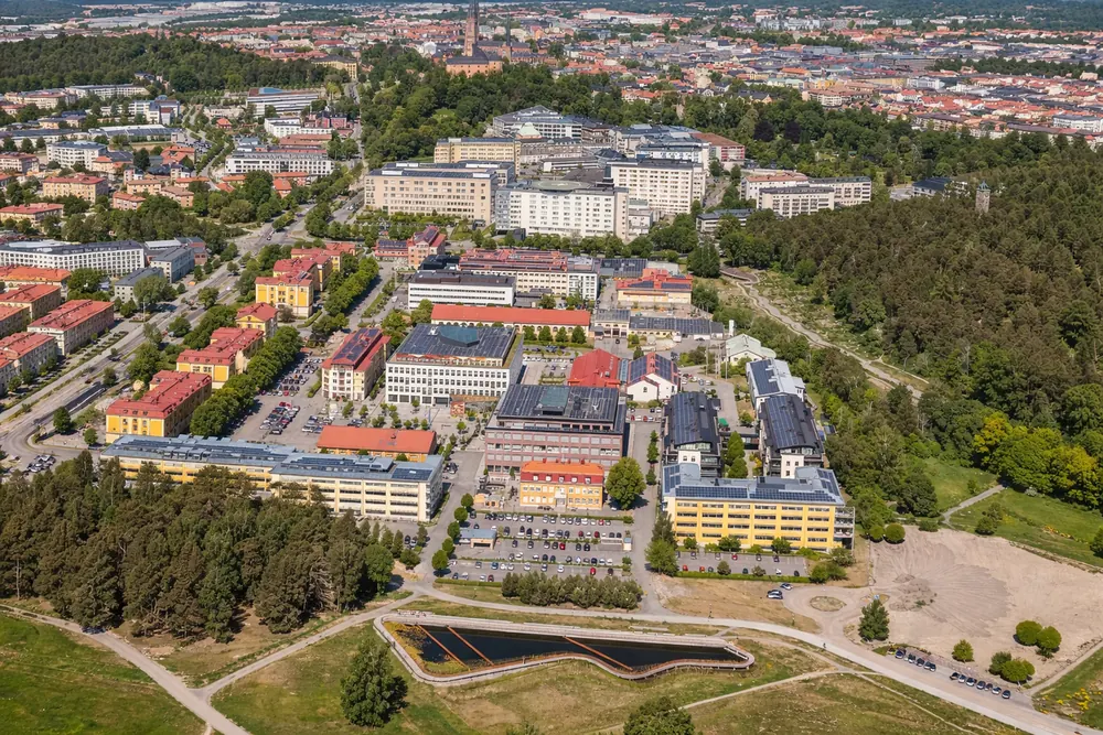 Parti betalar efter incident på slottet